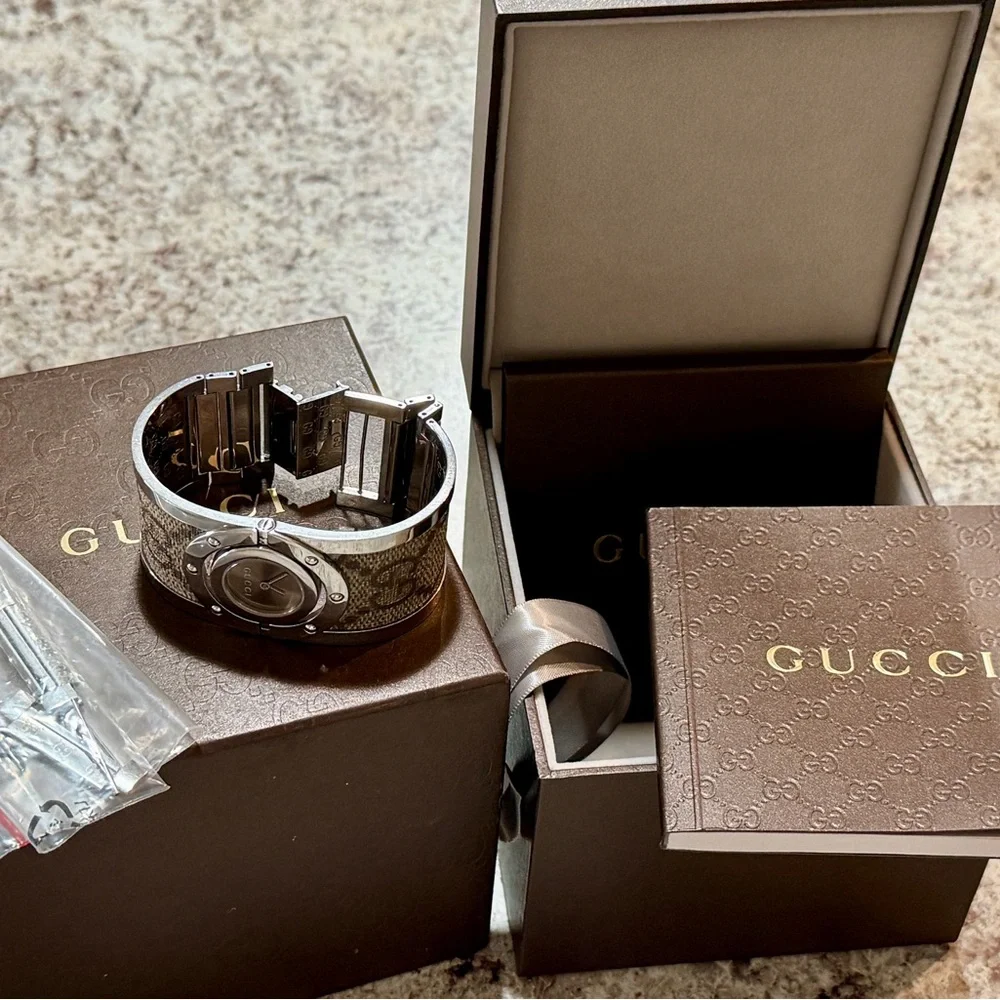 Gucci 112 Wide Twirl Bangle Watch - Picture 8 of 11